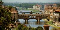 A Ponte Vecchio é uma das pontes mais antigas da Europa  Foto: Ilse Orsel/Unsplash / Viagem e Turismo