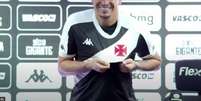 Foto: Reprodução Youtube canal Vasco TV - Legenda: Hugo Moura em apresentação pelo Vasco, nesta quarta-feira (24) / Jogada10