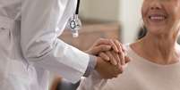 Muito além dos tremores: conheça os sintomas e tratamentos do Parkinson  Foto: Shutterstock / Saúde em Dia