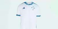 Reprodução/ Twitter - Legenda: Camisa branca do Cruzeiro com inspiração na 'Igrejinha da Pampulha' Foto: Jogada10