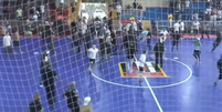 Briga generalizada interrompe final do Campeonato Metropolitano Sub-18 de futsal Foto: Reprodução/Redes Sociais