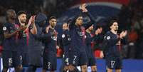 Elenco do PSG em campo.   Foto: FRANCK FIFE/AFP via Getty Images / Esporte News Mundo