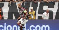 O Zagueiro do Fluminense ficou no chão diante de Wesley. (FOTO DE LUCAS MERÇON / FLUMINENSE FC)  Foto: Esporte News Mundo