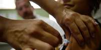 Os pacientes com papilomatose respiratória recorrente (PRR) foram incluídos no grupo prioritário para a vacinação contra o HPV (sigla para papilomavírus humano).  Foto: Marcelo Camargo/Agência Brasil / Estadão