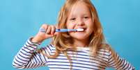 A saúde bucal é uma parte essencial para o desenvolvimento das crianças  Foto: Olga Nikiforova | Shutterstock / Portal EdiCase