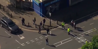 Homem ataca pessoas com espada nas ruas de Londres; um adolescente morreu  Foto: Reprodução/CNN