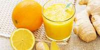 Suco de laranja com gengibre  Foto: fotolotos | Shutterstock / Portal EdiCase