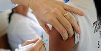 Vacina contra o HPV agora pode ser aplicada entre quem tem 15 e 19 anos. Esquema vacinal é em dose única.  Foto: TV Estadão / Estadão