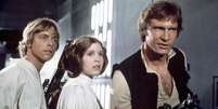 Mark Hamill, Carrie Fisher e Harrison Ford em 'Uma Nova Esperança' (1977)  Foto: Sunset Boulevard/Reprodução/IMDb