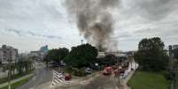 Incêndio em um posto de gasolina na zona norte da cidade de Porto Alegre (RS)  Foto: MIGUEL NORONHA/ENQUADRAR