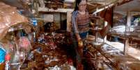 Medo fez com que voluntários desistissem do trabalho durante a noite  Foto: Diego Vara/Reuters / BBC News Brasil