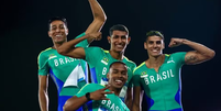 Equipe brasileiras do revezamento 4 x 400m vibra com a vaga   Foto: Divulgação/CBAt / Esporte News Mundo