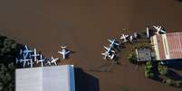 Imagem aérea do aeroporto Salgado Filho na segunda-feira (6/5) Foto: Isaac Fontana/EPA-EFE/REX/Shutterstock / BBC News Brasil