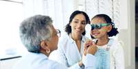 A frequência de consultas oftalmológicas depende da faixa etária  Foto: PeopleImages.com - Yuri A | Shutterstock / Portal EdiCase