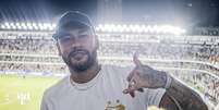 Neymar em estádio com camisa do Santos  Foto: @instagram