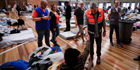 Voluntários ajudam resgatadosroleta profissionalabrigo  Foto: Cesar Lopes / PMPA