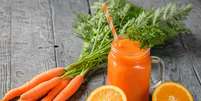 Suco de laranja com cenoura e gengibre Foto: VladimirVk | Shutterstock / Portal EdiCase