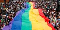 A primeira parada LGBT+ do Brasil ocorreu em São Paulo, no dia 28 de junho de 1997  Foto: Reprodução: Cristina Gallo/Ministério da Cultura/Wikimedia Commons