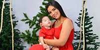 Karoline com seu filho Davi, o 'bebê mais raro do Brasil'  Foto: Reprodução/Instagram/@davizinho_raro_23