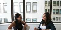 Mulheres em reunião no escritório  Foto: Pexels | Banco de imagens gratuito