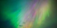 A aurora boreal vista na cidade de Whitley Bay, no litoral do Reino Unido, na sexta-feira (10/5)  Foto: PA / BBC News Brasil