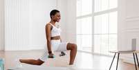 Pilates para iniciantes: 4 exercícios para você fazer em casa Foto: Shutterstock / Saúde em Dia