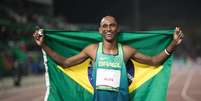 Alison dos Santos na ocasião em que bate recorde e vence na Diamond League  Foto: Jonne Roriz/COB