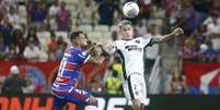 Diego Hernandez disputa a bola   Foto: Vitor Silva/Botafogo / Esporte News Mundo