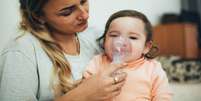 Tosse, febre e dificuldade para respirar: veja os sintomas da bronquiolite  Foto: Shutterstock / Saúde em Dia