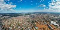 Imagem aérea mostra cidades de São Leopoldo e Novo Hamburgo alagadas.   Foto: Cid Guedes / Shutterstock.  / Brasil Escola