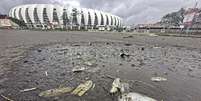 Vista do entorno do Estádio Beira-Rio, onde o alagamento baixou, nesta segunda-feira, 13, no bairro Praia de Belas, ao lado da orla do Guaíba, em Porto Alegre.  Foto: MAX PEIXOTO/DIA ESPORTIVO/ESTADÃO CONTEÚDO