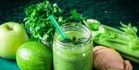 Suco de aipo com maçã-verde e limão  Foto: id-art | Shutterstock / Portal EdiCase