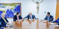 Presidente Lula durante reunião com o presidente do Senado, Rodrigo Pacheco, presidente da Câmara dos Deputados, Arthur Lira, e ministros, no Palácio do Planalto  Foto: Ricardo Stuckert/PR / Perfil Brasil