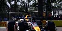 Verstappen sai mais uma vez na frente. Mas o domingo promete ser dificil Foto: Pirelli Motorsport