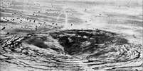 Uma cratera se abriu no local em que ocorreu o primeiro teste nuclear subterrâneo da Índia, no desértico Estado do Rajastão  Foto: Getty Images / BBC News Brasil