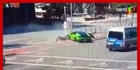 Motorista usa carro de luxo para perseguir ladrão e acaba batendo em poste em São Paulo  Foto: 