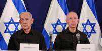 O primeiro-ministro israelense, Benjamin Netanyahu (à esquerda), e o ministro da Defesa, Yoav Gallant, podem receber mandados de prisão  Foto: Reuters / BBC News Brasil