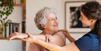 Fisioterapia ajuda no tratamento contra dores na coluna  Foto: Ground Picture | Shutterstock / Portal EdiCase