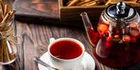 Chá de morango, framboesa e maçã  Foto: Hihitetlin | Shutterstock / Portal EdiCase