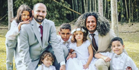 Daniel e Jhonatan com os cinco filhos  Foto: Reprodução/Instagram