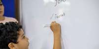A apresentação de palavras com erros de ortografia dificulta o aprendizado  Foto: Getty Images / BBC News Brasil