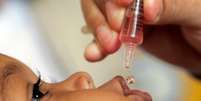 A vacina contra a pólio abrange três doses, sendo uma injetável e as outras duas orais (gotinha)  Foto: Fabio motta/Estadão / Estadão