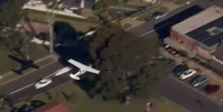 Piloto faz pouso de emergência e evita queda de avião em cima de casas na Austrália.  Foto: Reprodução/X @sputnik_brasil