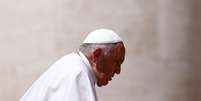Papa caminhando e de perfil  Foto: REUTERS / BBC News Brasil