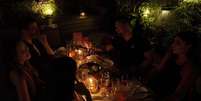 Jantares com desconhecidos atraíram diversas pessoas nos últimos meses Foto: Divulgação/Confra / BBC News Brasil