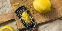Descubra como usar a casca de limão  Foto: Shutterstock / Alto Astral
