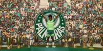  Foto: Cesar Greco/Palmeiras - Legenda: Endrick foi homenageado pela diretoria do Palmeiras na Academia de Futebol / Jogada10