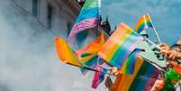 Imagens mostra bandeiras LGBT+. (Imagem: Teddy O/Unsplash)  Foto: Canaltech