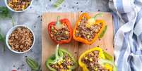 Pimentões recheados com quinoa  Foto: Africa Studio | Shutterstock / Portal EdiCase