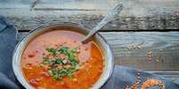 Sopa de lentilha vermelha  Foto: Anna Puzatykh | Shutterstock / Portal EdiCase